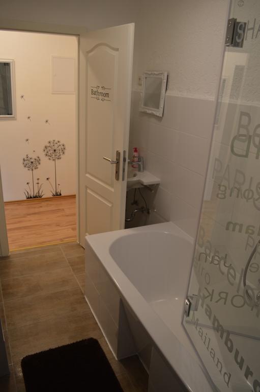 Paris&ny&london Apartment